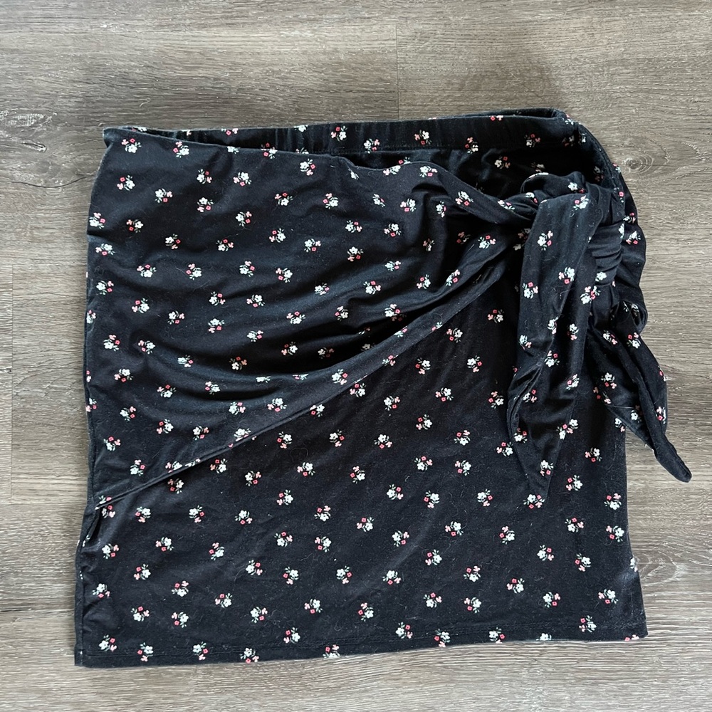 Altar’d State floral mini skirt size M